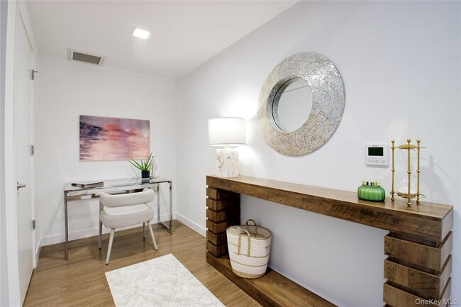 333 Warner Ave in Roslyn Heights, NY - Building Photo - Building Photo