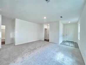 680 Amesbury Rd in Montgomery, TX - Building Photo - Building Photo