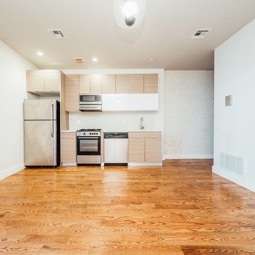 102 Rogers Ave-Unit -3h in Brooklyn, NY - Foto de edificio