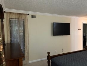 807 N Howard St, Unit Seminary Hill Condo in Alexandria, VA - Foto de edificio - Building Photo