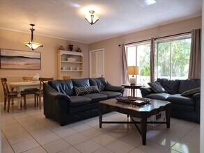 815 Middle River Dr in Fort Lauderdale, FL - Building Photo - Building Photo