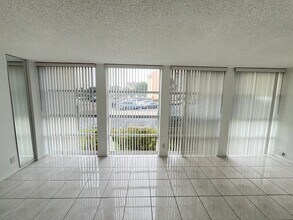 501 Three Islands Boulevard in Hallandale, FL - Building Photo - Building Photo