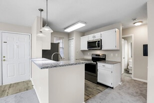 903 Wentworth Ct, Unit 903 in Alpharetta, GA - Building Photo