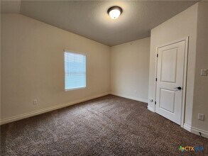 336 Untermaier St in Canyon Lake, TX - Foto de edificio - Building Photo