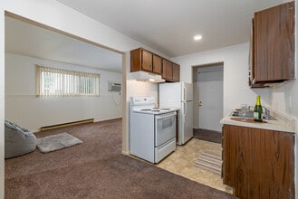 Walden Woods Apartments in East Lansing, MI - Building Photo - Interior Photo