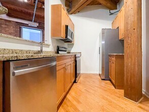 225 W Huron St, Unit 420 in Chicago, IL - Building Photo - Building Photo