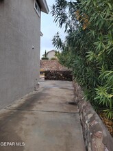 7225 Tierra Taos Dr in El Paso, TX - Building Photo - Building Photo