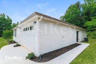 593 South St in Dacula, GA - Building Photo