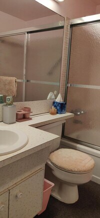 210 Horizon St E photo'