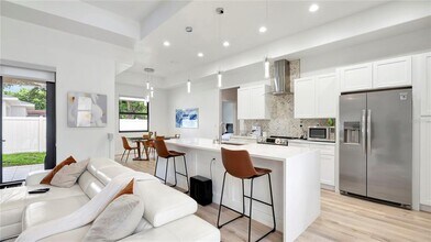 306 E Clay Ave in Brandon, FL - Building Photo - Building Photo