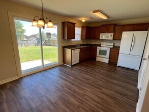 561 Tamarron Dr in Centerton, AR - Building Photo - Building Photo