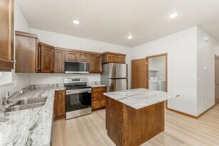 Sundance Ridge Townhomes in Sioux Falls, SD - Building Photo