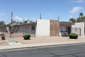 Cabrillo Pointe in Mesa, AZ - Building Photo - Building Photo