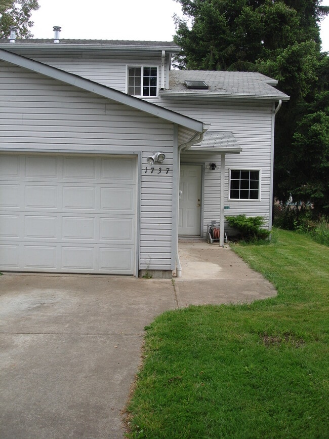 property at 2300-1737 Front Ave NE