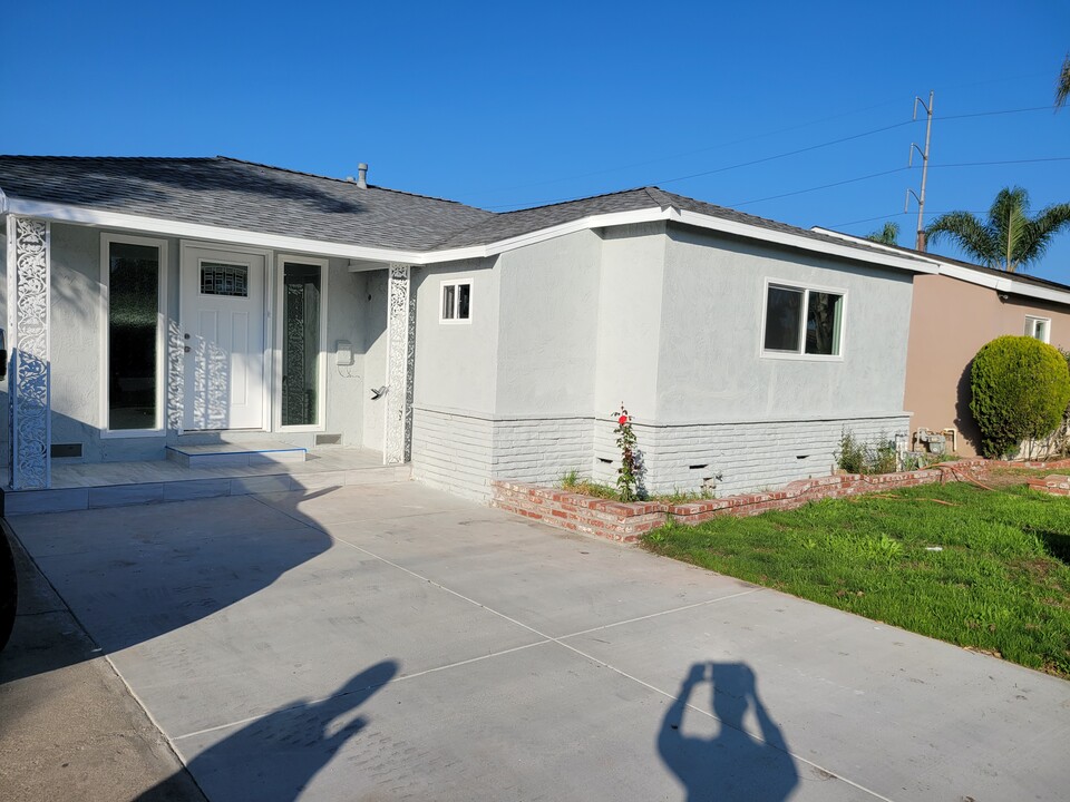 5123 W 130th St, Unit Main House in Hawthorne, CA - Building Photo