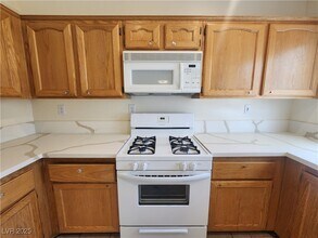 1405 Iron Springs Dr in Las Vegas, NV - Building Photo - Building Photo