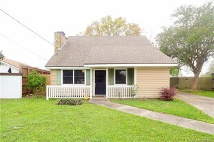 4272 Holly Hill Ct in Lake Charles, LA - Building Photo