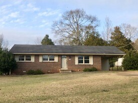 216 Glenwood Ave in Troy, AL - Building Photo