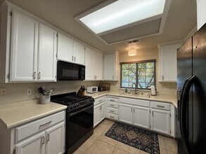 1574 Kona Dr in Chico, CA - Building Photo - Building Photo