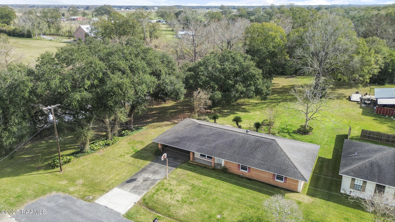 116 Ira Dr in Breaux Bridge, LA - Foto de edificio