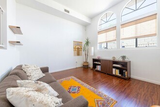 1001 Figueroa Terrace in Los Angeles, CA - Building Photo - Building Photo