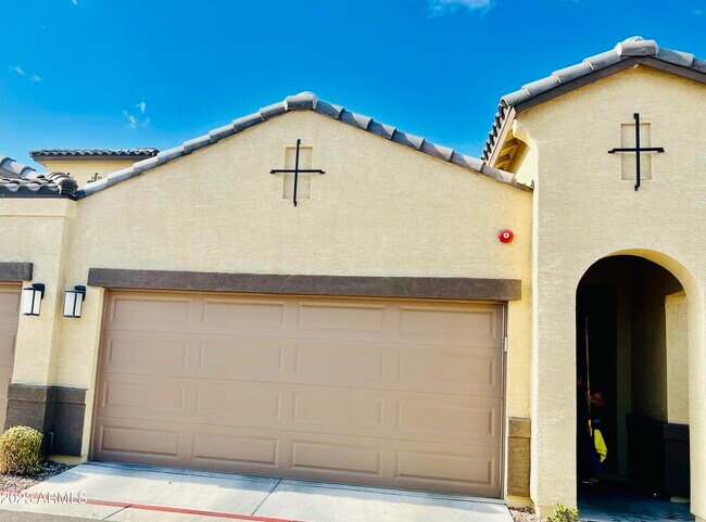 property at 1255 N Arizona Ave