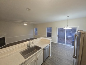 676 Grove Cir in Columbus, OH - Foto de edificio - Building Photo