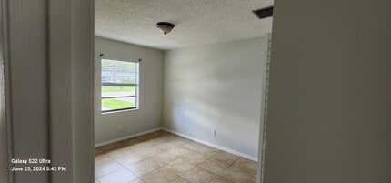 510 Wisteria Ave in Fort Pierce, FL - Building Photo - Building Photo