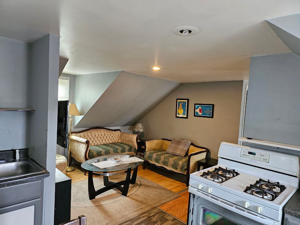 199 Belleville Ave, Unit APT#3 in New Bedford, MA - Building Photo