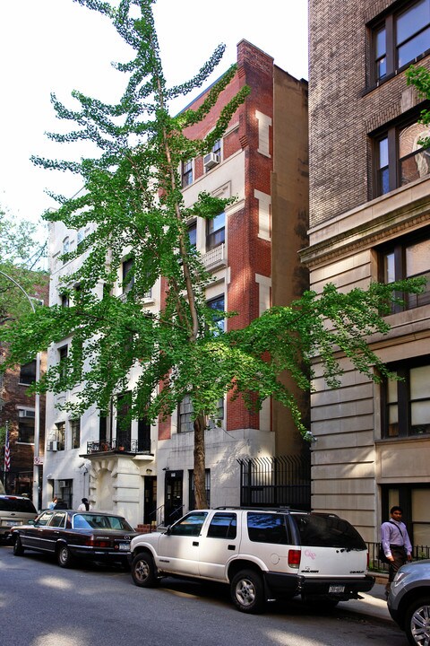 309 W 85th St in New York, NY - Building Photo