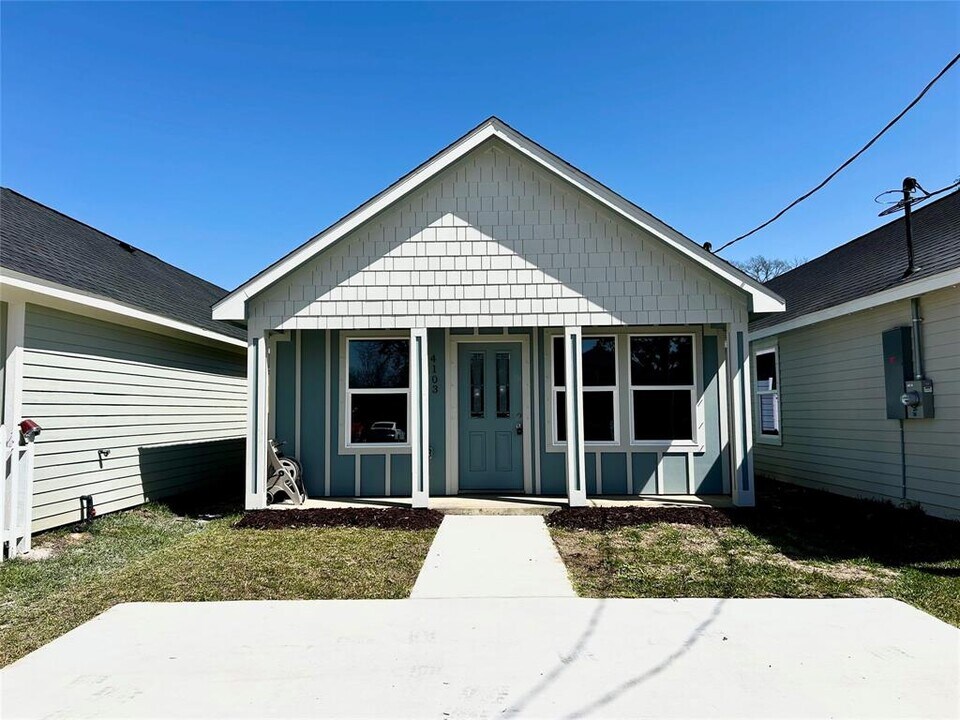4103 Coon St in Bacliff, TX - Building Photo