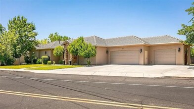 897 Country Ln in Santa Clara, UT - Building Photo - Building Photo
