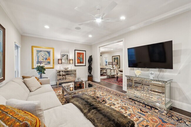 7731 Broadway in San Antonio, TX - Building Photo - Building Photo