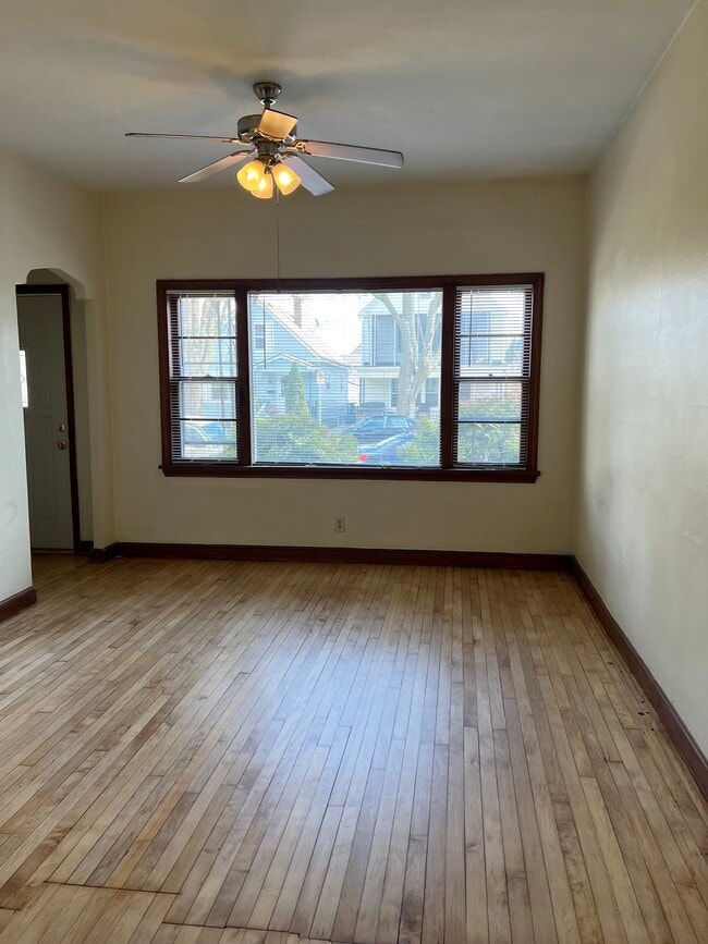 2655 S 14th St, Unit lower in Milwaukee, WI - Foto de edificio - Building Photo