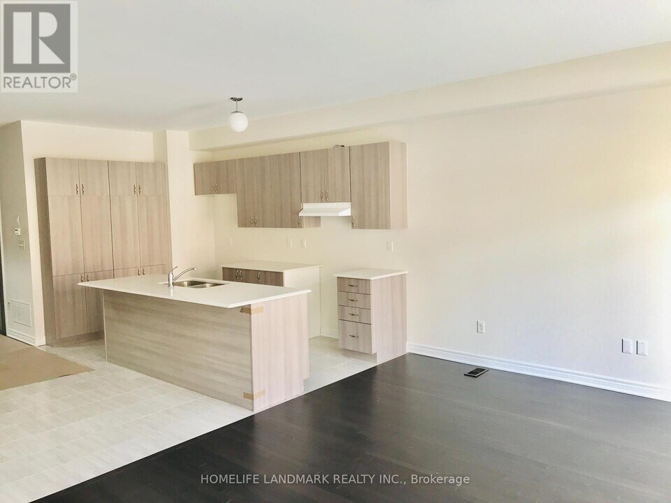 28 Titan Trail in Markham, ON - Building Photo