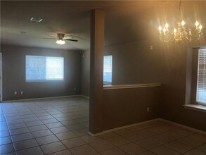 2009 Buckley Ln in Round Rock, TX - Building Photo - Building Photo