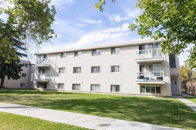 Westmore Apartments in Edmonton, AB - Building Photo - Building Photo