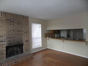 8104 Dunn St in Austin, TX - Building Photo - Building Photo