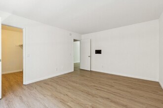 8800 Cedros Ave in Los Angeles, CA - Building Photo - Building Photo
