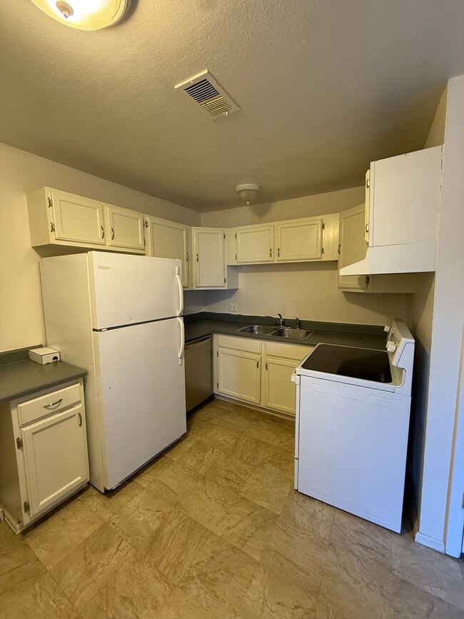 405-407 E. Simpson Street