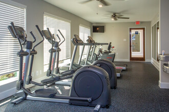 Stratford House Apartments in Houston, TX - Building Photo - Interior Photo