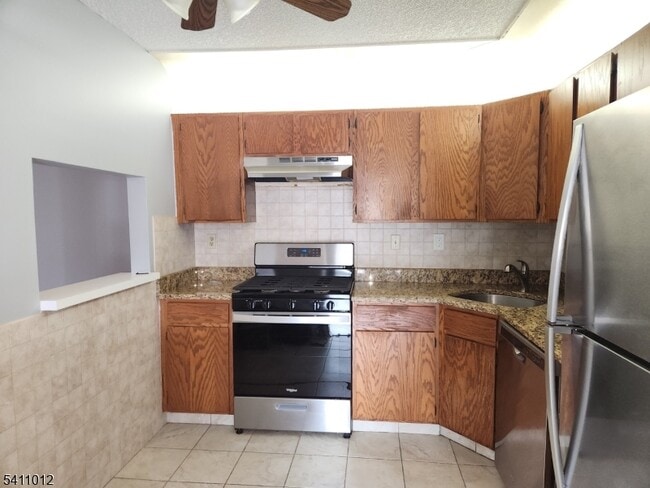 215 Rachel Ct in Franklin Township, NJ - Building Photo - Building Photo