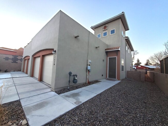 property at 7416 Tangerine Ct NE