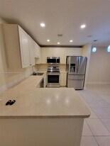 8700 NW 40th St in Coral Springs, FL - Building Photo