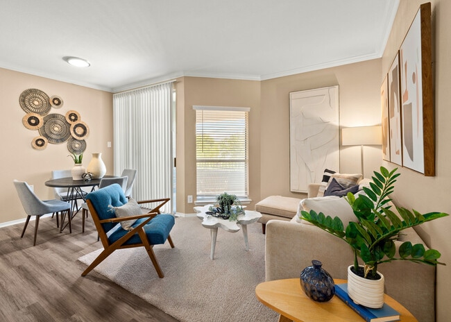 Lakeview At Parkside in Farmers Branch, TX - Building Photo - Building Photo
