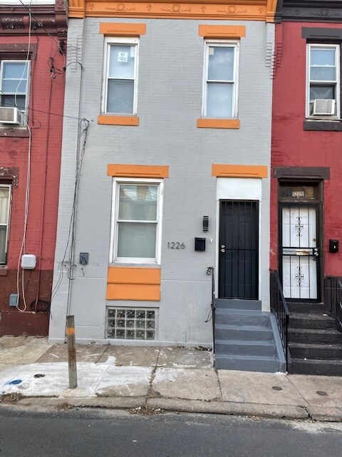 1226 W Oakdale St in Philadelphia, PA - Building Photo