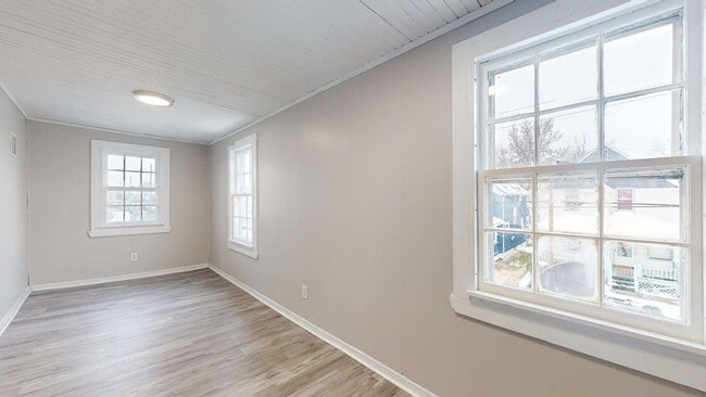 2121 W 105th St in Cleveland, OH - Foto de edificio - Building Photo