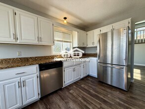 10911 Kentucky Ave N in Champlin, MN - Foto de edificio - Building Photo