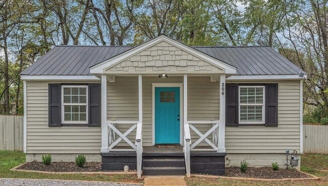 206 Delaware Cir NW