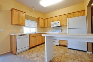 19006 N St in Omaha, NE - Building Photo - Building Photo